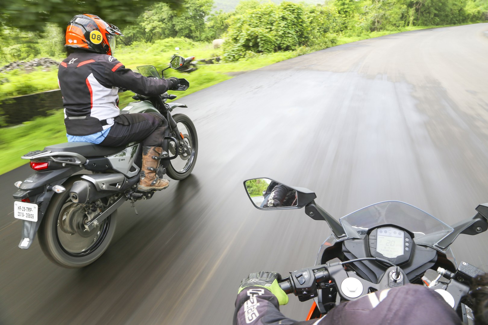hero-xpulse-vs-ktm-rc-125-a-new-world-motoring-world